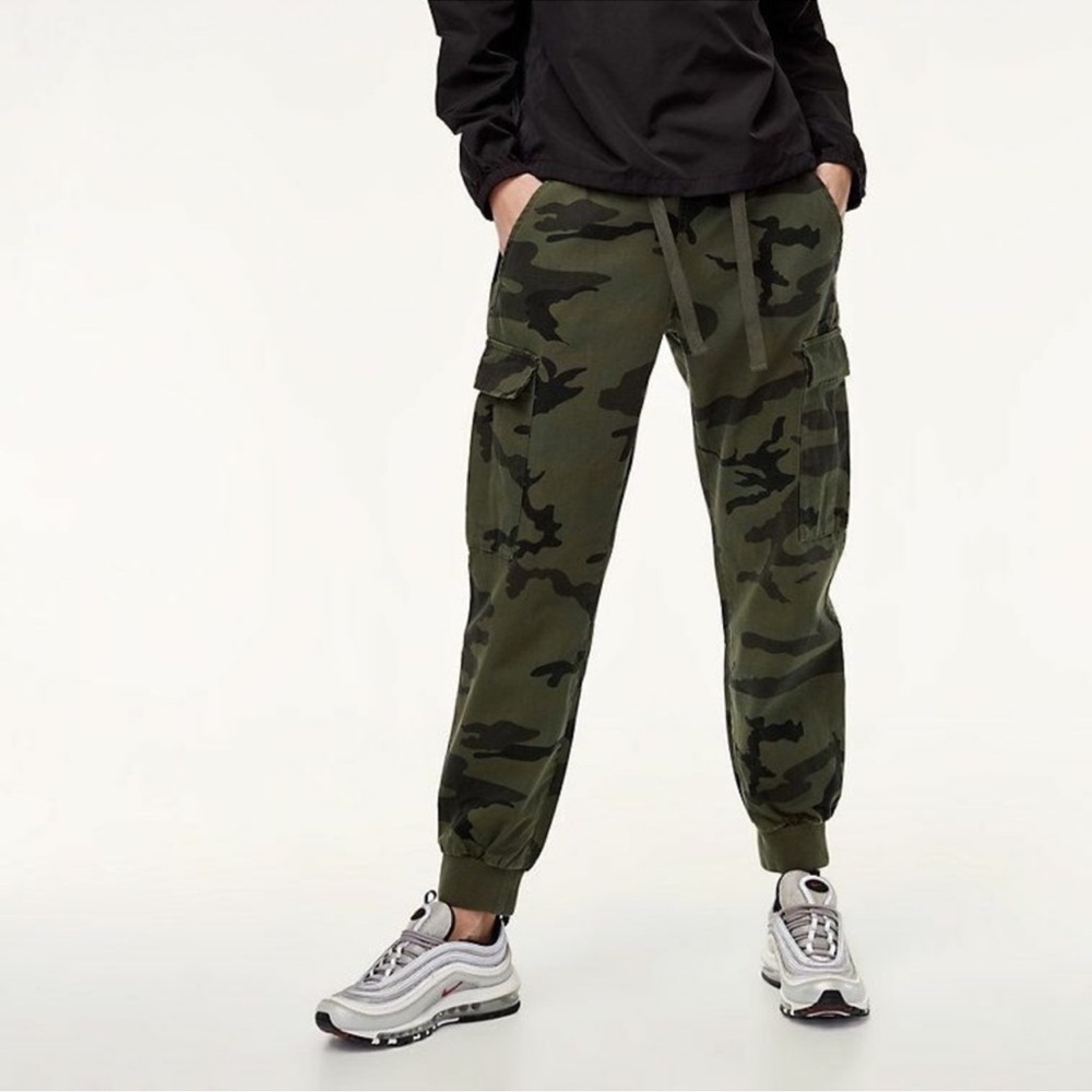 Aritzia’s TNA Twin Falls Camo Cargo Jogger Pant